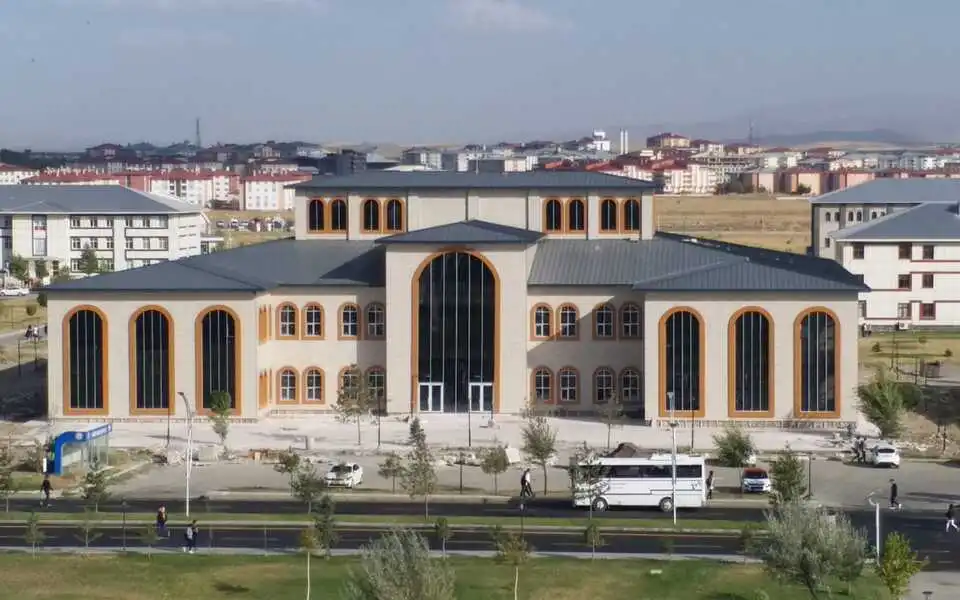 AĞRI İBRAHİM ÇEÇEN ÜNİVERSİTESİ ÖĞRENCİ YAŞAM MERKEZİ